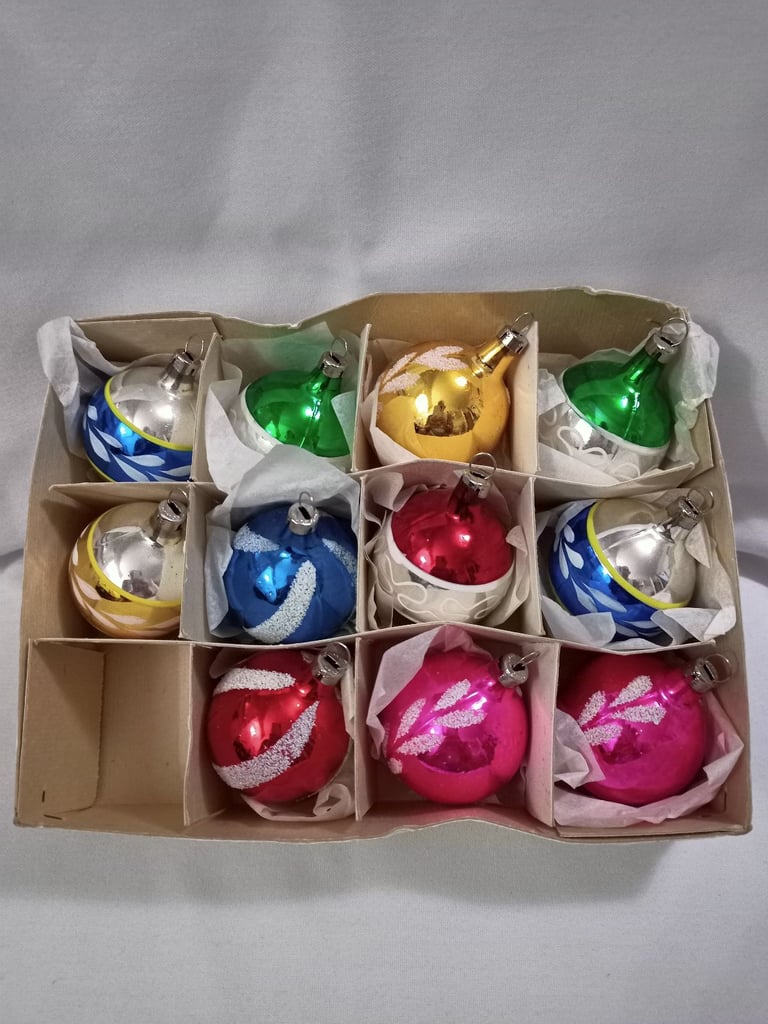 image for MID-CENTURY GLASS CHRISTMAS BAUBLES X11.
