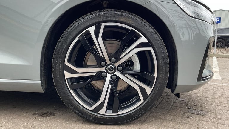 2025 Volvo V60 Plus, B4 Mild hybrid, Petrol, Dark ESTATE Petrol/Electric Hybrid Automatic