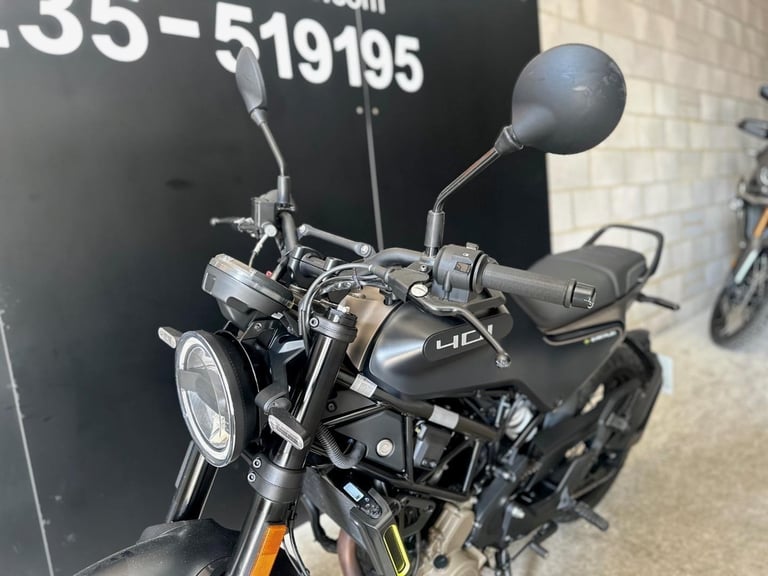 STUNNING ONE OWNER 2023/23 HUSQVARNA SVARTPILEN 401 MOTORYCYCLE