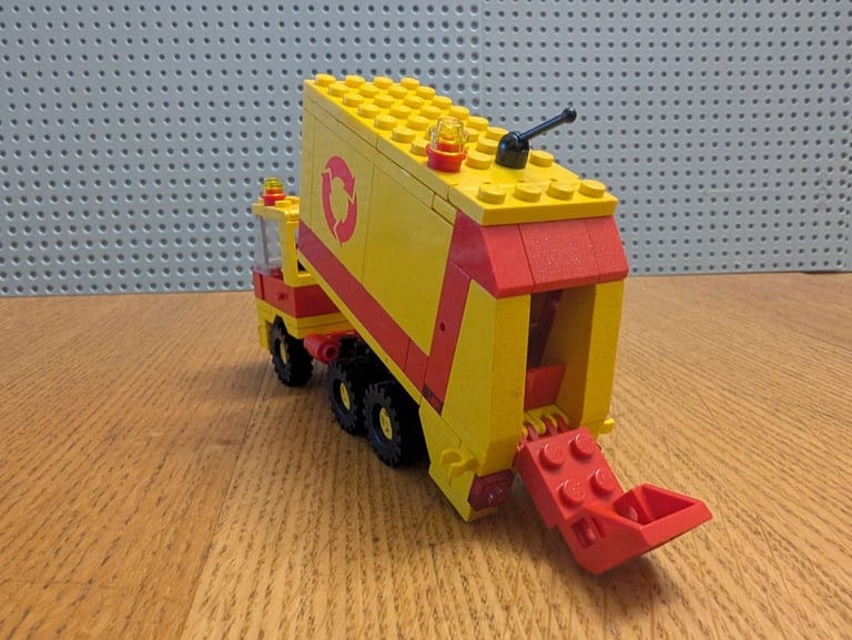 Lego 6698 RV Speed Boat / Lego 6693 Bin Lorry / Lego 6630 Bucket Loader. Complete.