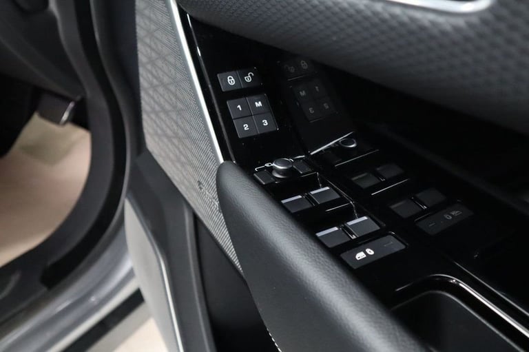 2018 68 LAND ROVER RANGE ROVER VELAR 2.0 D240 R-DYNAMIC HSE SUV 5DR DIESEL AUTO 