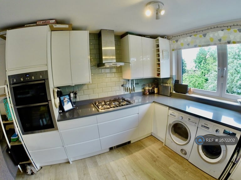 3 bedroom flat in Ericcson Close, Wandsworth, SW18 (3 bed) (#2672202)