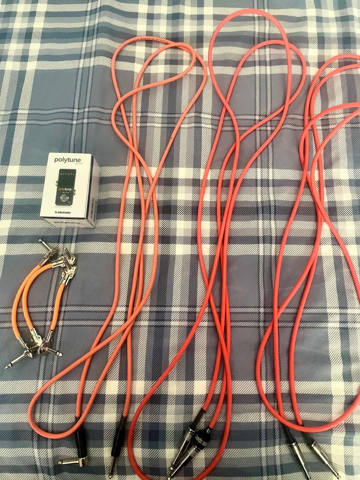 TC Polytune mini noir 3 and guitar leads 