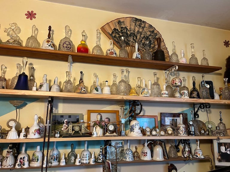 Extensive Vintage Bell Collection – Over 1,700 Pieces  (Hounslow, London)