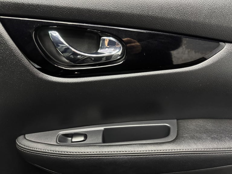 2015 Nissan Qashqai 1.2 DIG-T Tekna XTRON 2WD Euro 6 (s/s) 5dr HATCHBACK Petrol Automatic