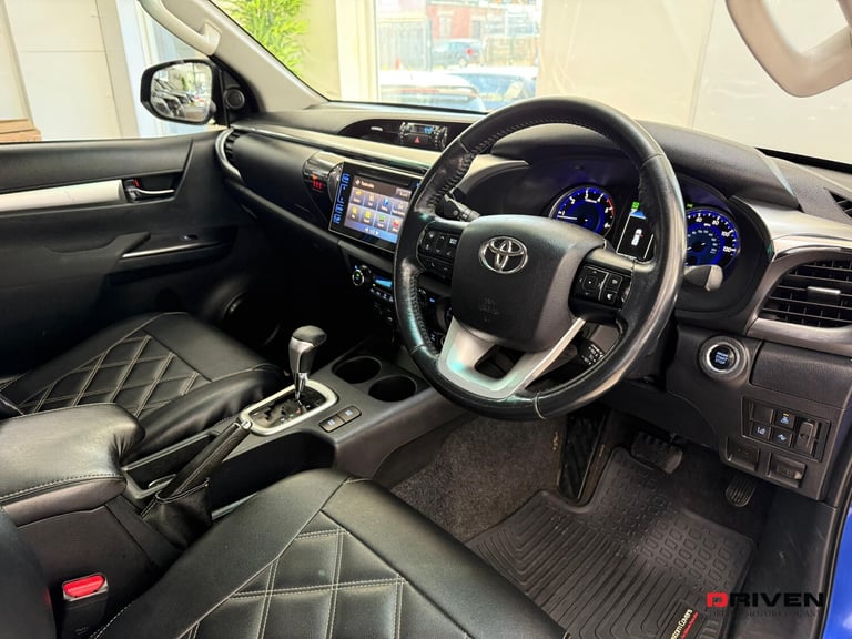 HUGE SPEC! TOYOTA HILUX INVINCIBLE 2.4 D-4D 4WD AUTO + NO VAT + FREE DELIVERY!