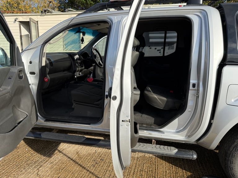 image for NISSAN NAVARA DOUBLE CAB PICK UP TRUCK 2.5DCI 4X4 4WD 102K NO VAT