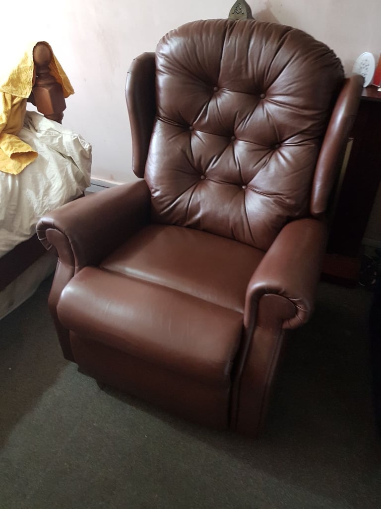 Ex Large Comfy Leather recliner Armchair FREE Delivery