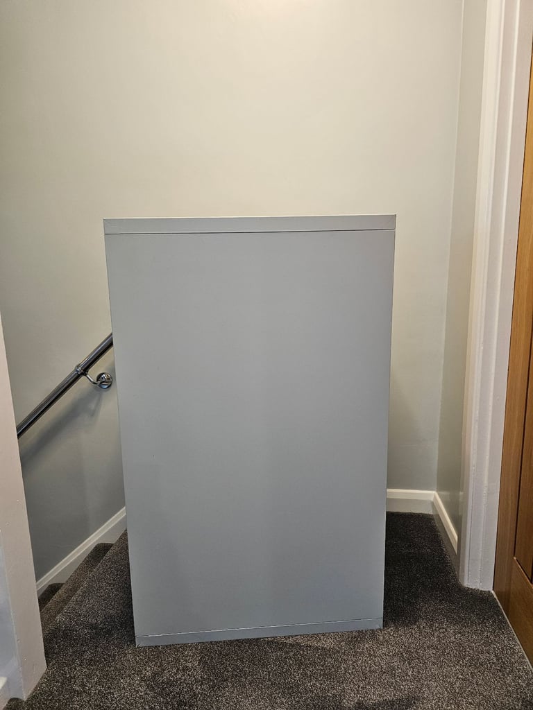 3 drawer filing cabinet with file holders 