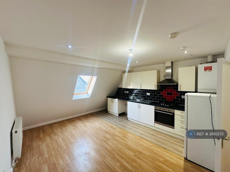 image for 1 bedroom flat in Station Parade, Barking, IG11 (1 bed) (#2610372)