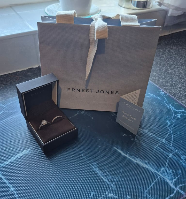 Engagement ring/Wedding ring set