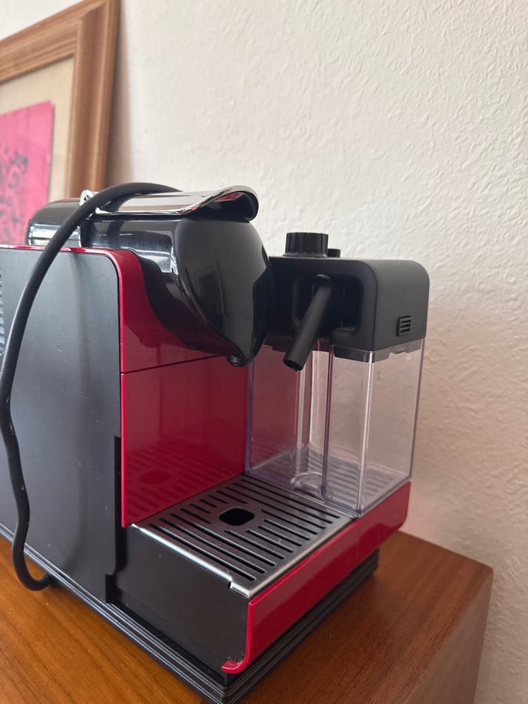 Nespresso De Longhi Machine
