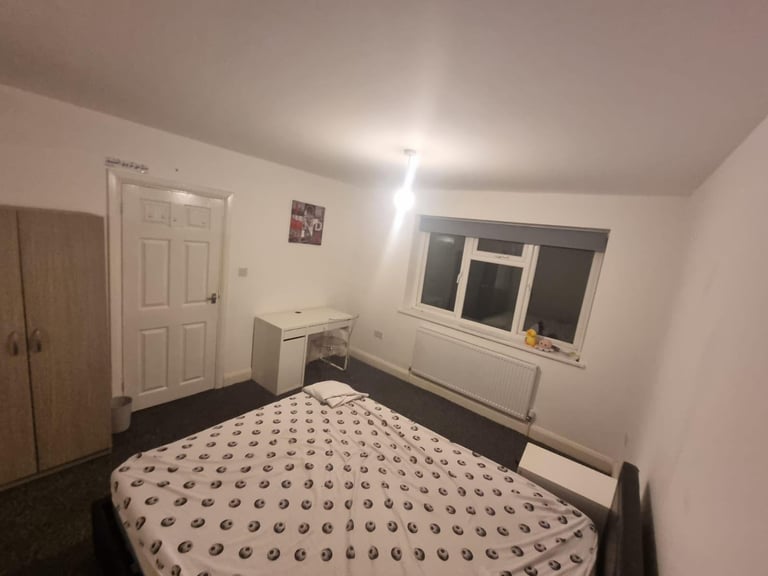 Furnished Double room in a family house, All billsinc,  Close to station 