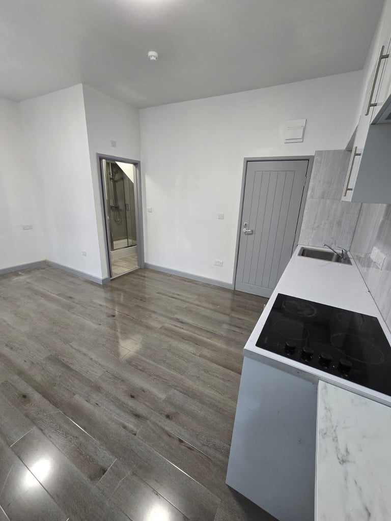 1 bedroom flat in 8A chapel rd Ilford London IG1 2AG