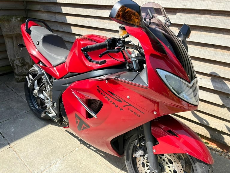 2007 / 07 Triumph Sprint 1050 £1900 Red 42803 miles.