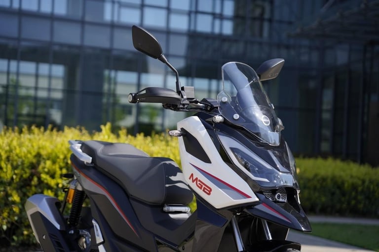 NEW MGB AMAX 125cc Automatic Scooter Learner Legal City Commuter Excellent MP...