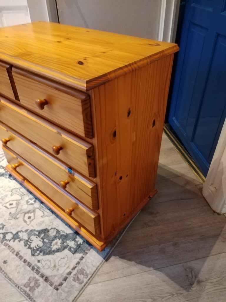 Pine Chest of drawers 