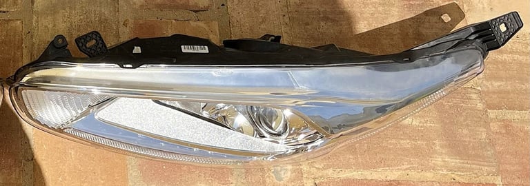 GENUINE FORD FIESTA 2015 HEADLIGHT LHS