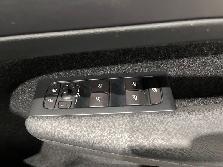 2019 Volvo XC40 1.5 T3 R-Design SUV 5dr Petrol Manual Euro 6 (s/s) (156 ps) ESTATE Petrol Manual