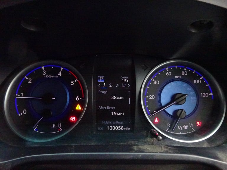 2016 66 REG TOYOTA HILUX INVINCIBLE D-4D 4WD DIESEL AUTO DAMAGED SALVAGE