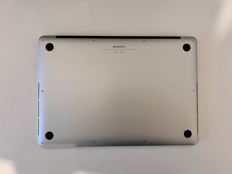 Apple MacBook Pro 15-inch EXCELLENT Condition. NO MARK OR SCRATCH!