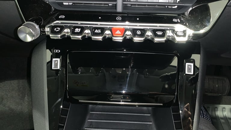 2024 Peugeot 208 1.2 HYBRID Allure Hatchback 5dr Petrol Hybrid e-DSC6 Euro 6 (s/s) (100 ps) Hatch...