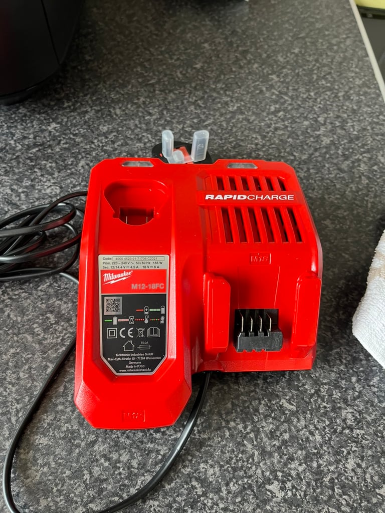 Milwaukee M12-18FC CHARGER 