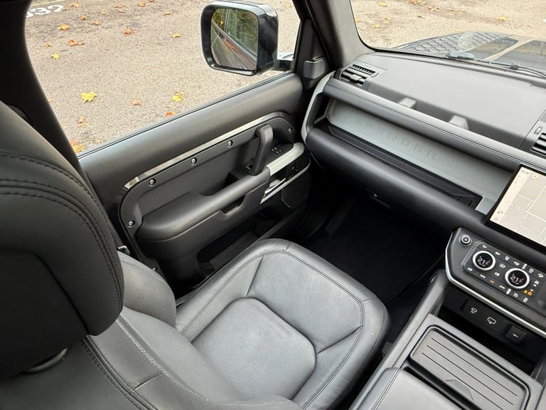 2022 Land Rover Defender 110 3.0 D300 MHEV HSE SUV 5dr Diesel Auto 4WD Euro 6 (s/s) (300 ps) ESTA...
