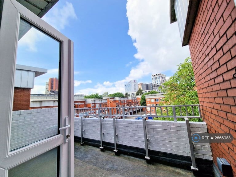2 bedroom flat in Shepherds Gardens, Birmingham, B15 (2 bed) (#2666988)