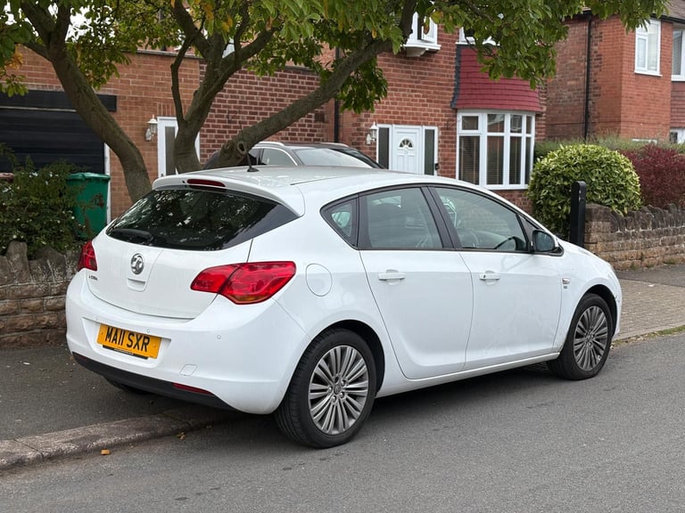 Vauxhall, ASTRA, Hatchback, 2011, Manual, 1398 (cc), 5 doors