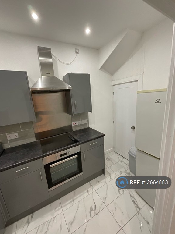 2 bedroom house in Garnet Terrace, Leeds, LS11 (2 bed) (#2664883)