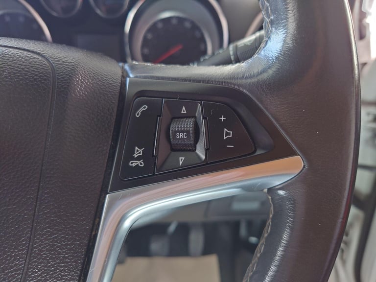 2014 Vauxhall Mokka 1.6 Exclusiv 2WD Euro 5 (s/s) 5dr HATCHBACK Petrol Manual