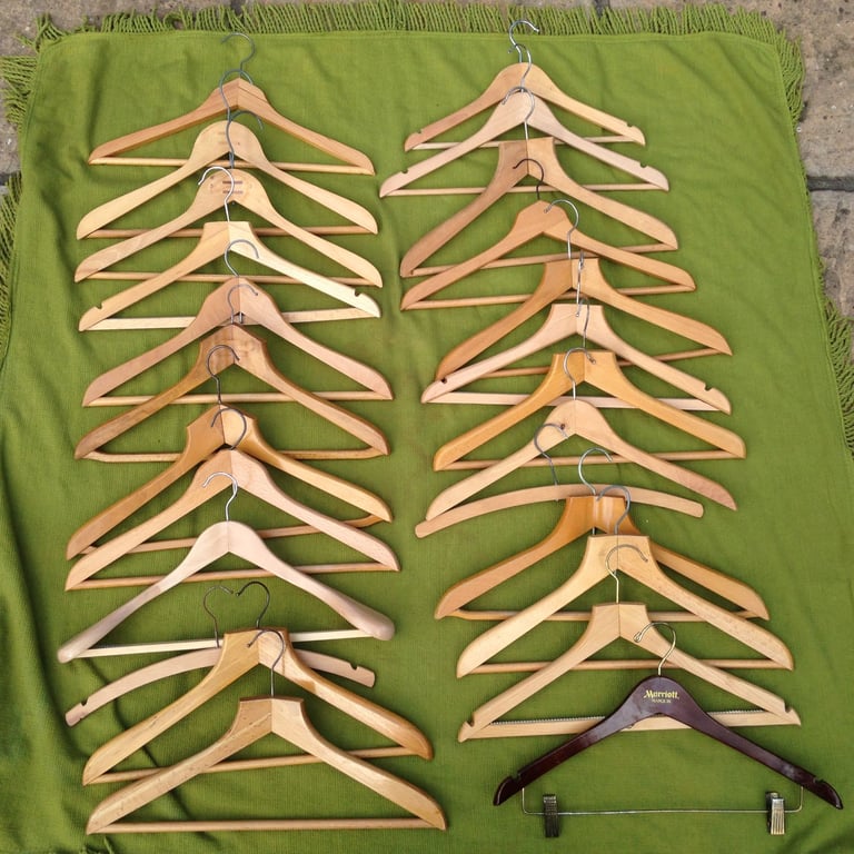 image for job lot of 25 clothes hangers , , no plastic , see photos , collect ferndown