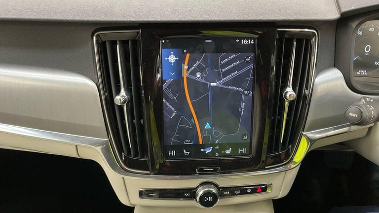 2018 Volvo V90 2.0 D4 Momentum Estate 5dr Diesel Auto Euro 6 (s/s) (190 ps) ESTATE Diesel Automatic