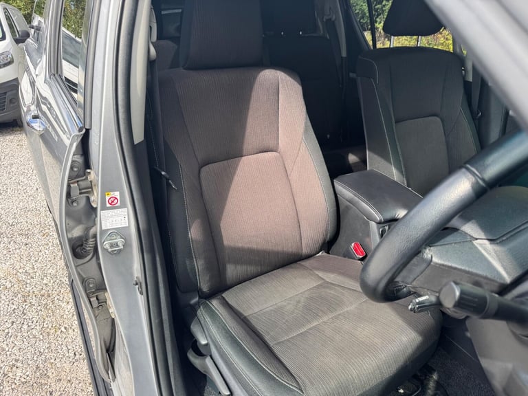 2018 Toyota Hilux 2.4 D-4D Invincible Auto 4WD Euro 6 (s/s) 4dr (TSS) PICK UP Diesel Automatic