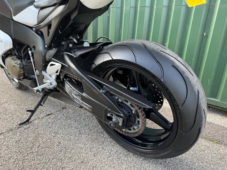 Honda CBR1000RR Fireblade 2008 White and Black 12k Miles Very Clean Bike 