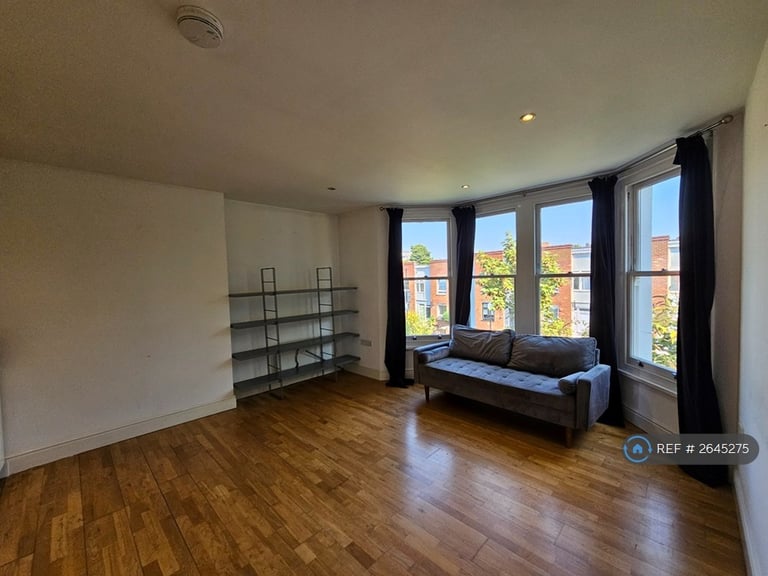 1 bedroom flat in Wavertree Road, London, SW2 (1 bed) (#2645275)