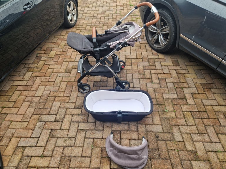 image for Silver Cross Wayfarer Chassis, Seat & Carrycot