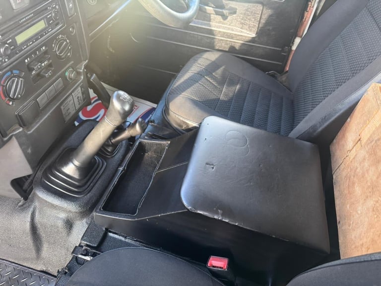 2008 Land Rover Defender 90 2.4 TDCi County Hard Top SUV 4WD SWB Euro 4 3dr PANEL VAN Diesel Manual