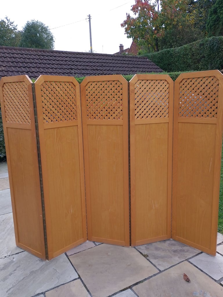 Wooden privacy screen room divider