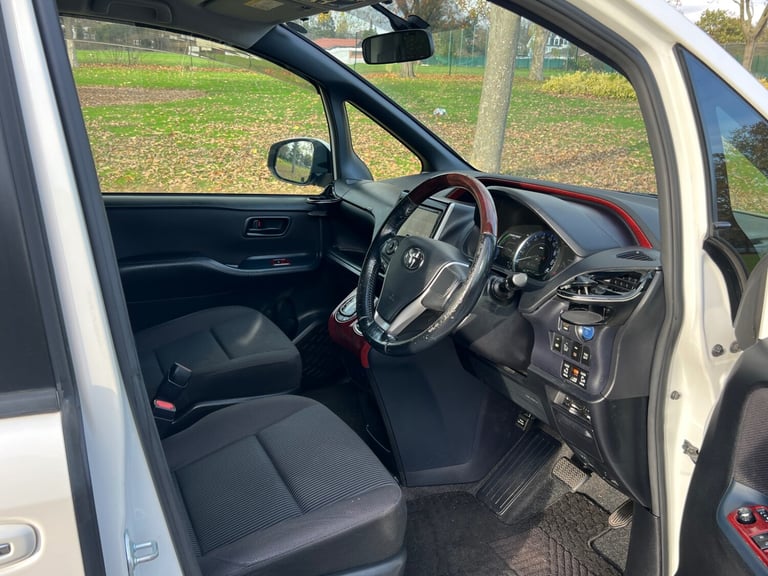 2015 Toyota Noah MPV Hybrid Electric  Automatic