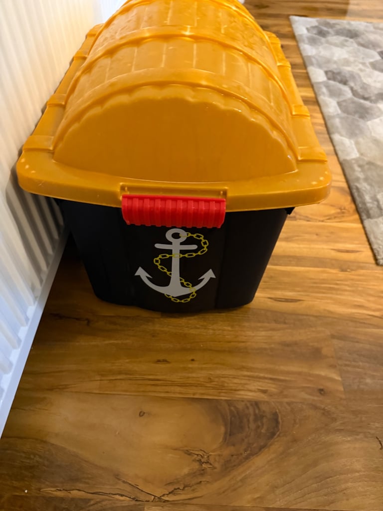 Kids plastic toy box