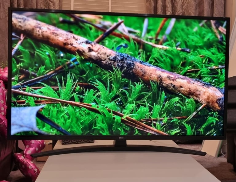 Lg 43" smart 4k tv in excellent condition 