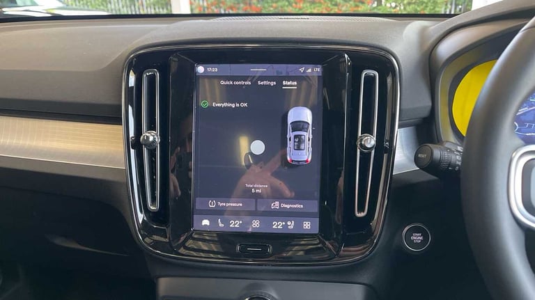 2025 Volvo XC40 2.0 B4P Ultra Black Edition 5dr Auto SUV Petrol Automatic