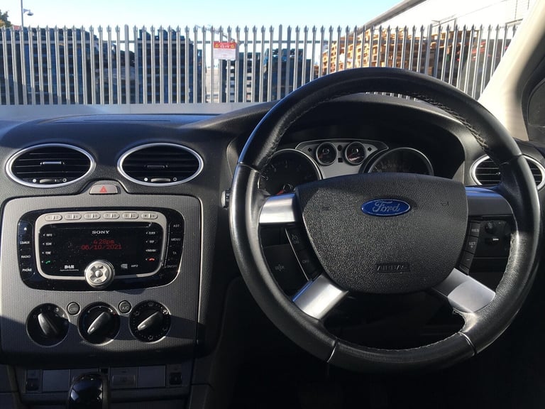 2010 Ford Focus 1.6 Titanium 5dr HATCHBACK Petrol Automatic