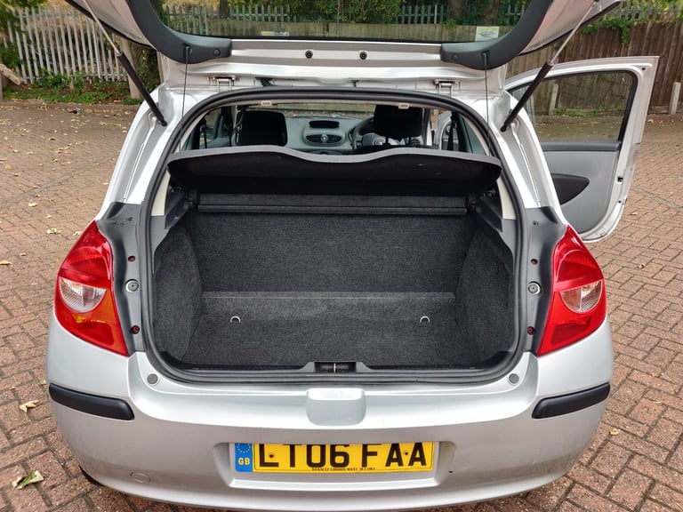 RENAULT CLIO 1.2 EXTREME 2006 06 REG MET SILVER 3 DOORS 5 SPEED MANUAL 88K MILES ULEZ FREE EXCELLENT