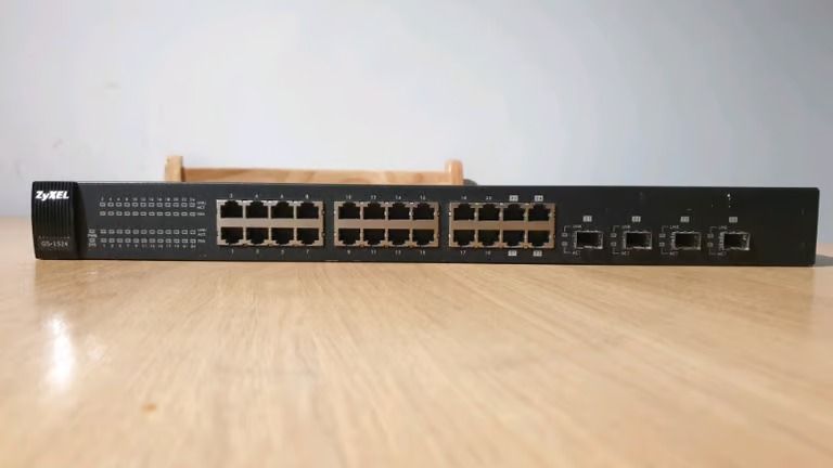 image for ZyXEL GS1524 24 port managed / unmanaged switch