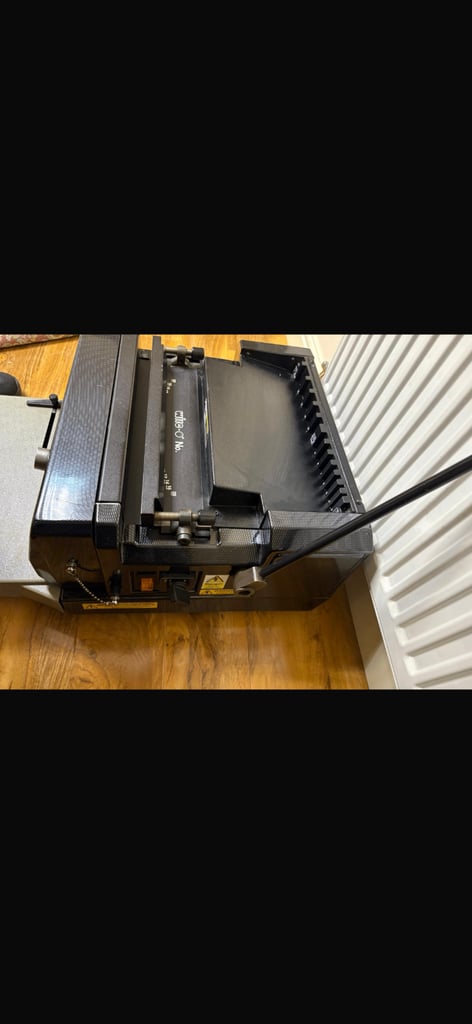 Binding system machine like new