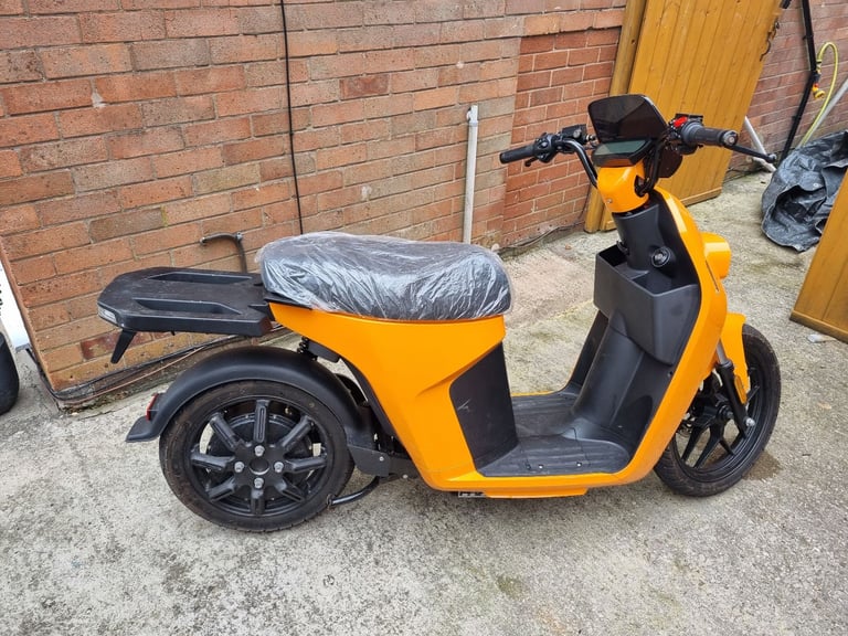 V MOTO ELECTRIC SCOOTER