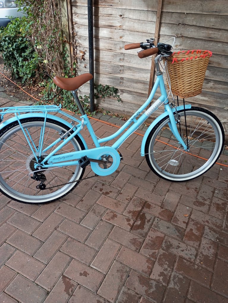 Viking Belgravia girls/ladies bike , excellent nearly new condition.